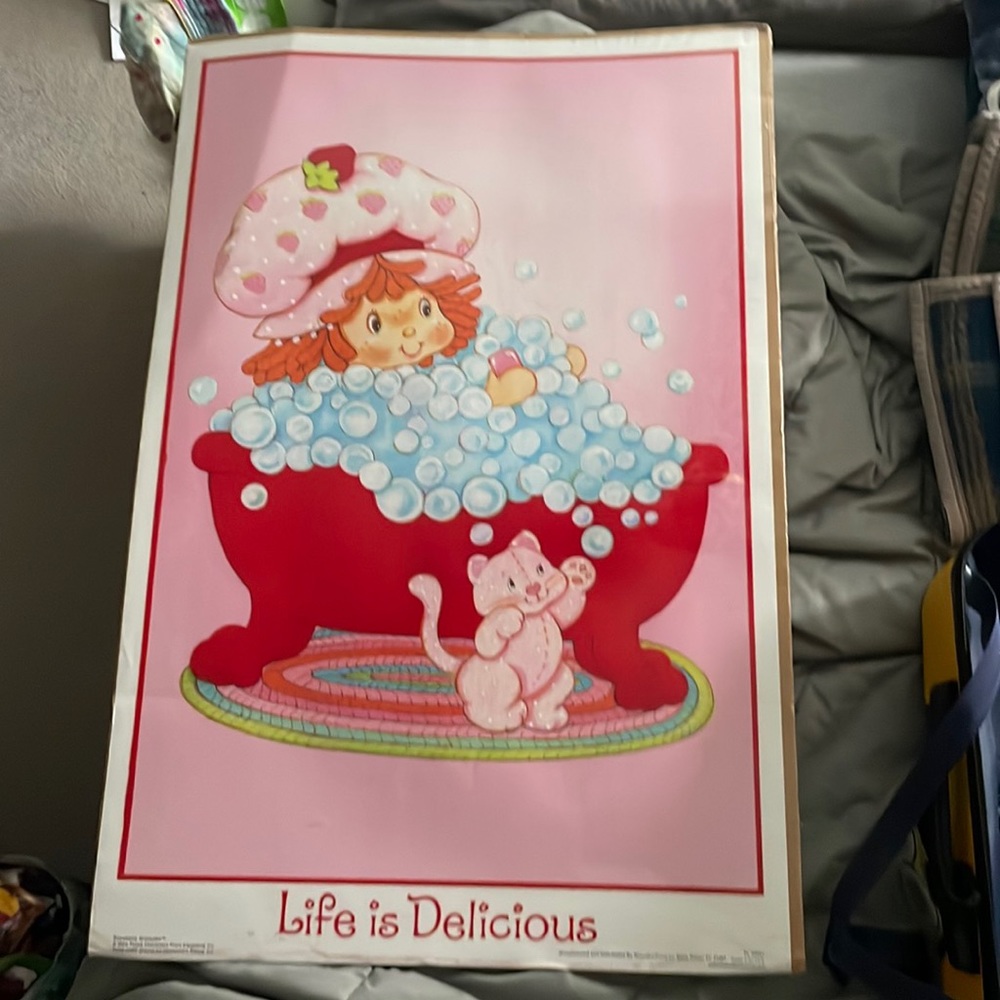 STRAWBERRY SHORTCAKE 🍓Vintage 2002 LIFE IS DELICIOUS Poster #3321 🍓34” x 22"